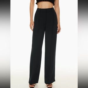 Aritzia Effortless Pant in black (size 4)